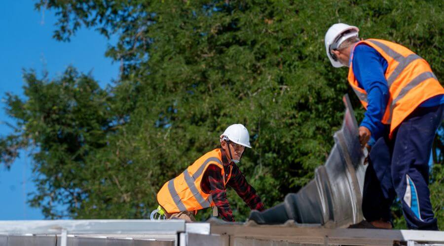 Expert Emergency Roof Repairs services in Wawaka, IN